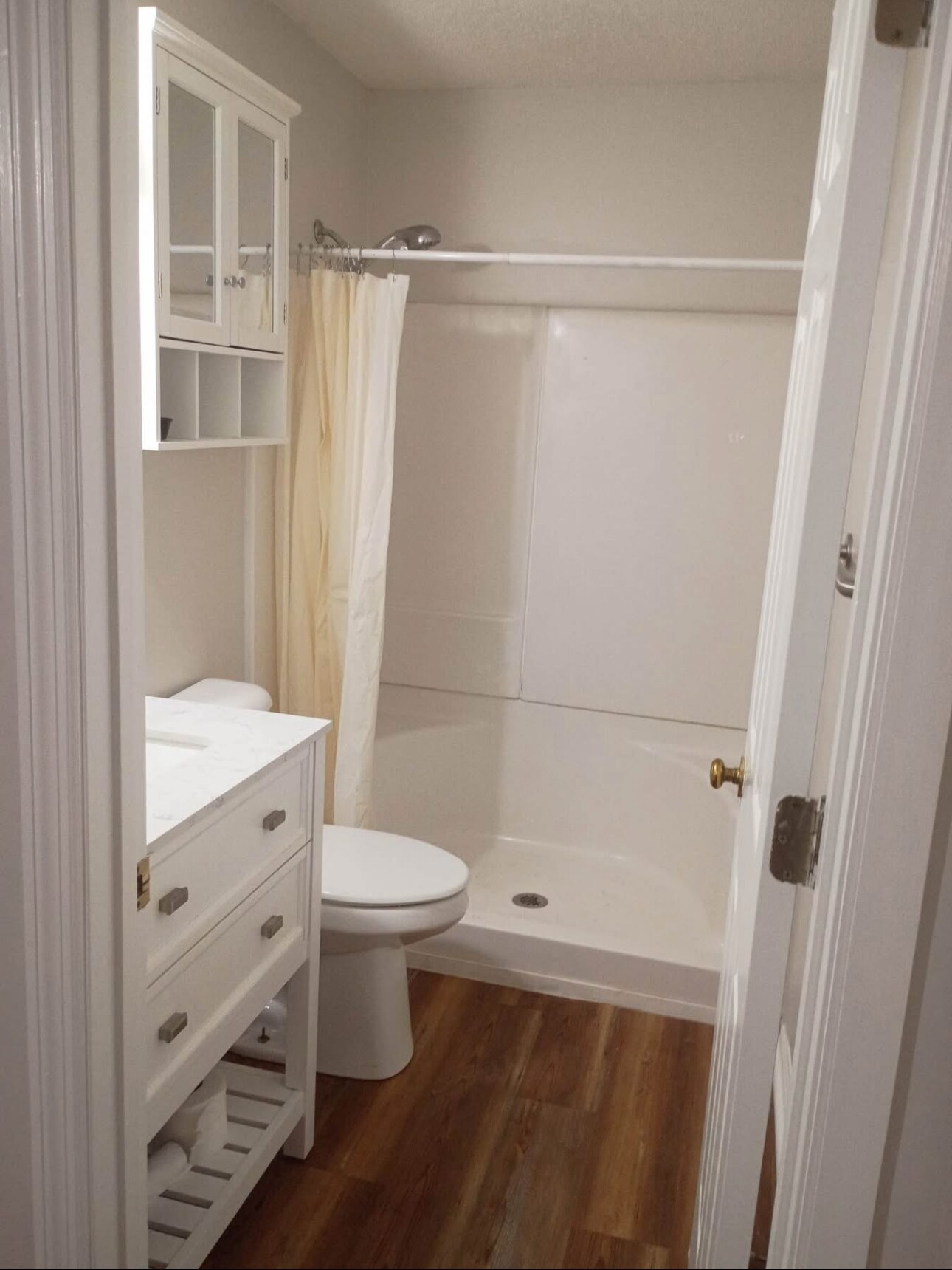 Building Photo - 211 Edgewater Rd