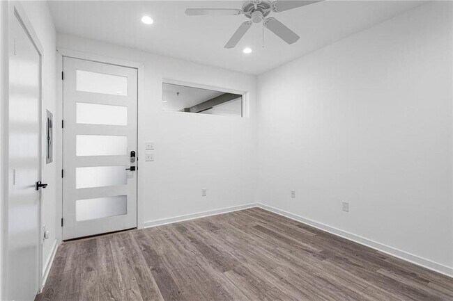 Building Photo - 2804 S 1st St