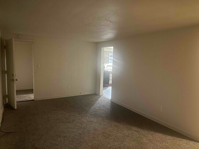 Building Photo - 9534 Glendale Rd