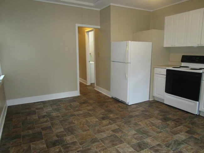 Building Photo - 3305 Tarabochia St