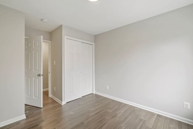 Building Photo - 2815 Lee Oaks Ct