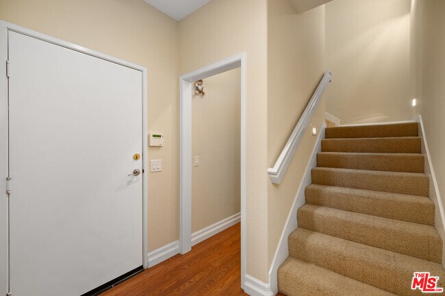 Building Photo - 682 Palisades Dr