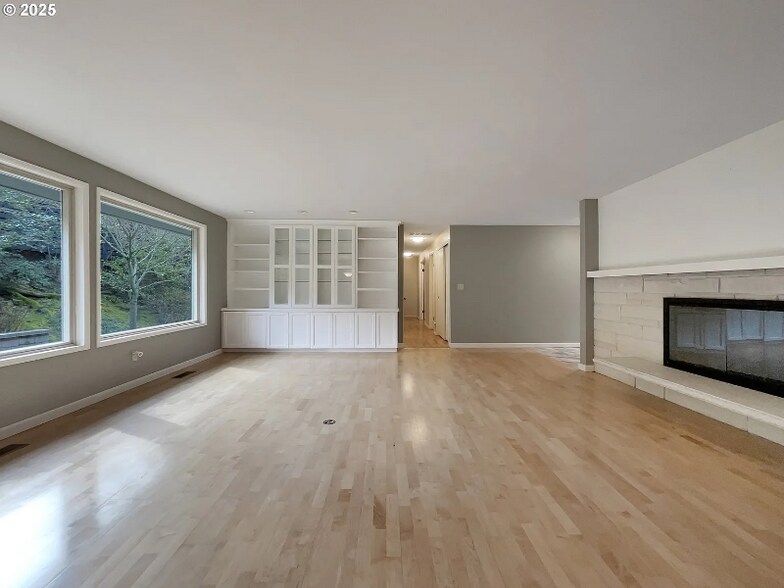 Building Photo - 1690 SW Woodland Terrace