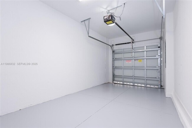 Building Photo - 230 SW 170th Ave