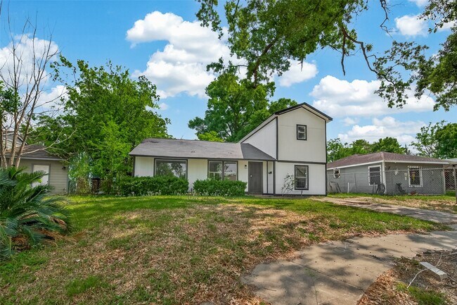 Building Photo - 5830 Southlea St