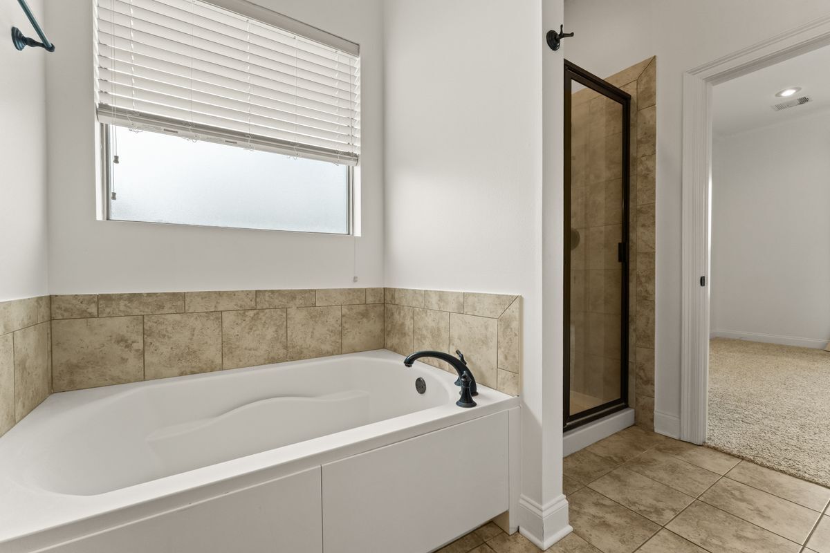 Building Photo - 18642 Lake Harbor Ln