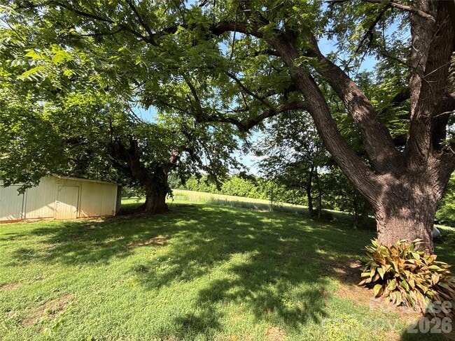 Building Photo - 112 NC-218
