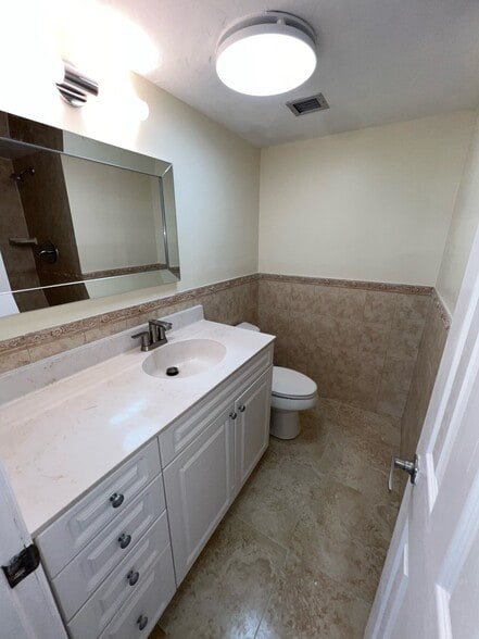 Bath - 3031 N Ocean Blvd