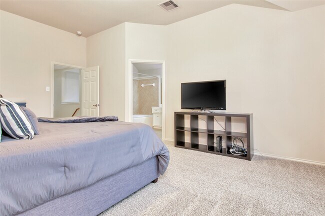 Building Photo - 16518 Strathmore Manor Ln