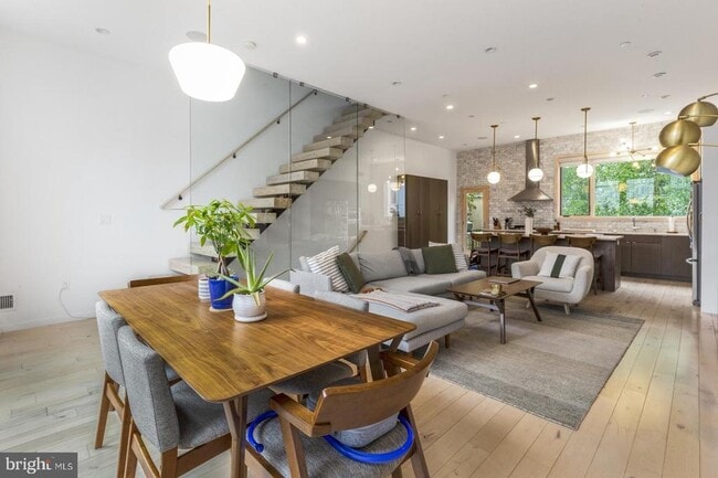 Building Photo - 1108 N Bodine St