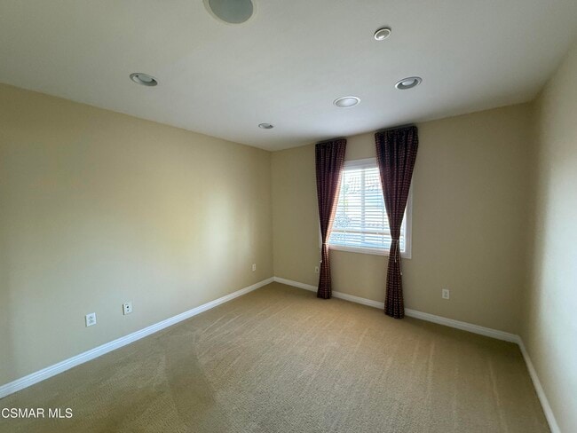 Building Photo - 1574 Silver Shadow Dr
