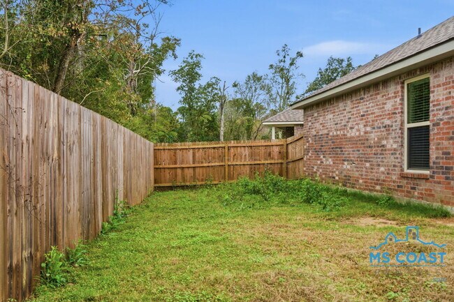 Building Photo - 14320 Southern Maple Ave