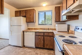 Building Photo - 102 Glenda Dr