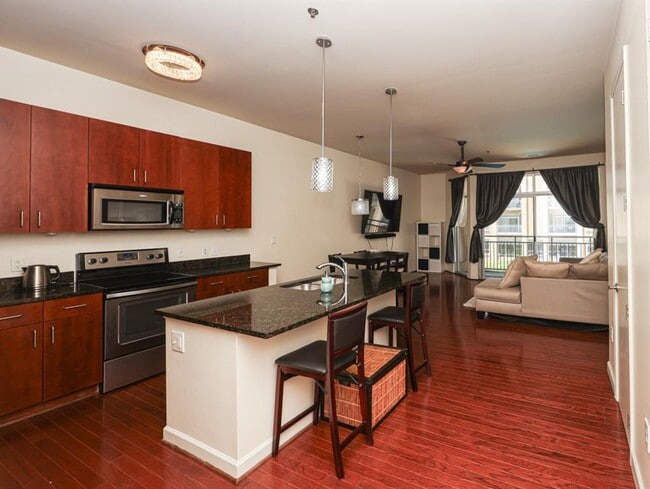 Building Photo - 711 Cosmopolitan Dr NE