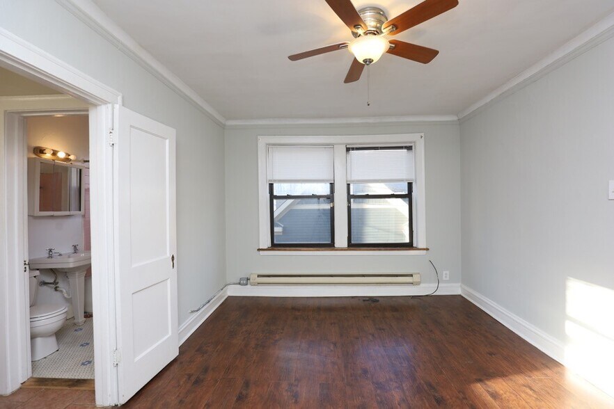 Building Photo - 4349 N Damen Ave