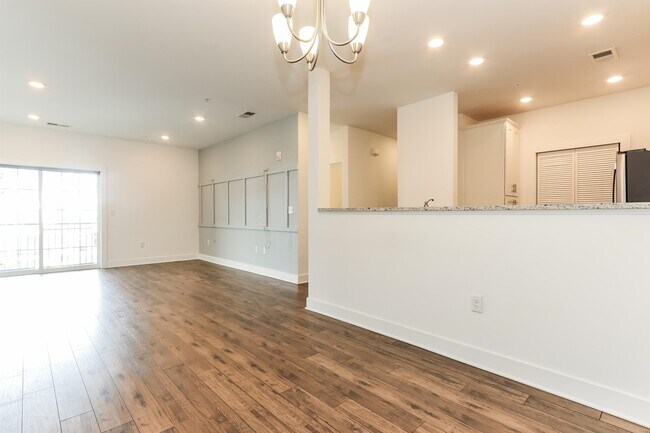 Building Photo - 827 Stiller Ln