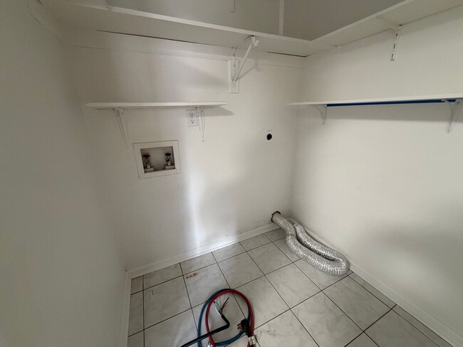 Building Photo - Ridgewood Subdivision Gem: 3-Bedroom Home with Fenced Yard.