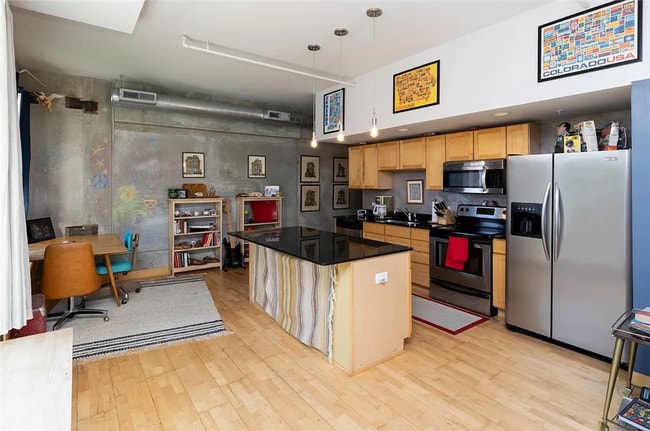 Building Photo - Modern 2-Bedroom, 2-Bathroom Condo – Prime...