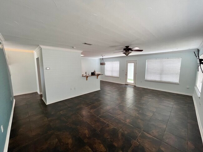 Building Photo - 221 Twin Lakes Ln