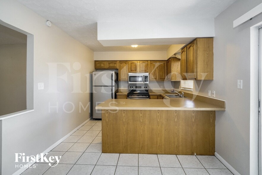Building Photo - 802 Briarcliff Dr