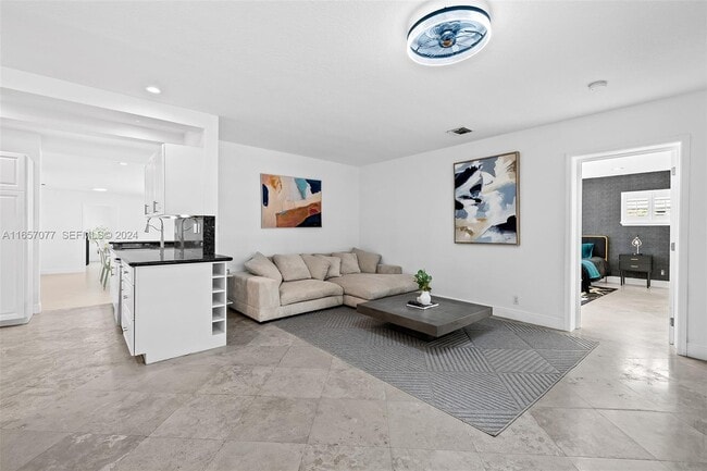 Building Photo - 1931 NE 32nd Ave