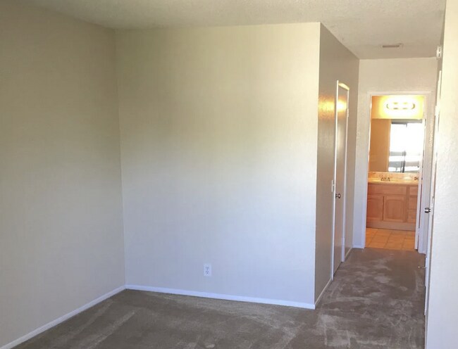 Building Photo - 433 Autumn Dr