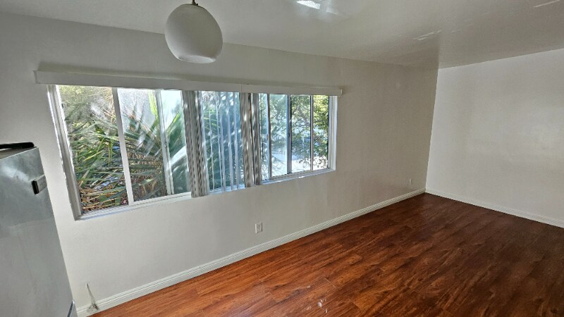 Building Photo - 933 S Gramercy Dr