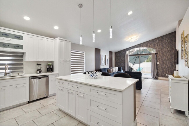 Building Photo - 4931 Dunmore Ln