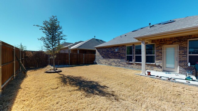 Building Photo - Beautiful Fort Worth home with backyard & ...