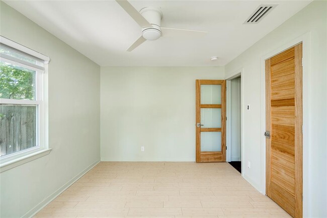 Building Photo - 1707 Overhill Dr