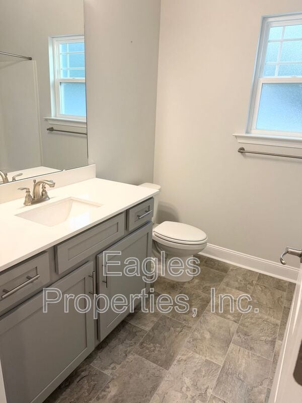 Building Photo - 208 Bay Hill Dr