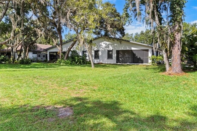 Building Photo - 83 Golfview Dr