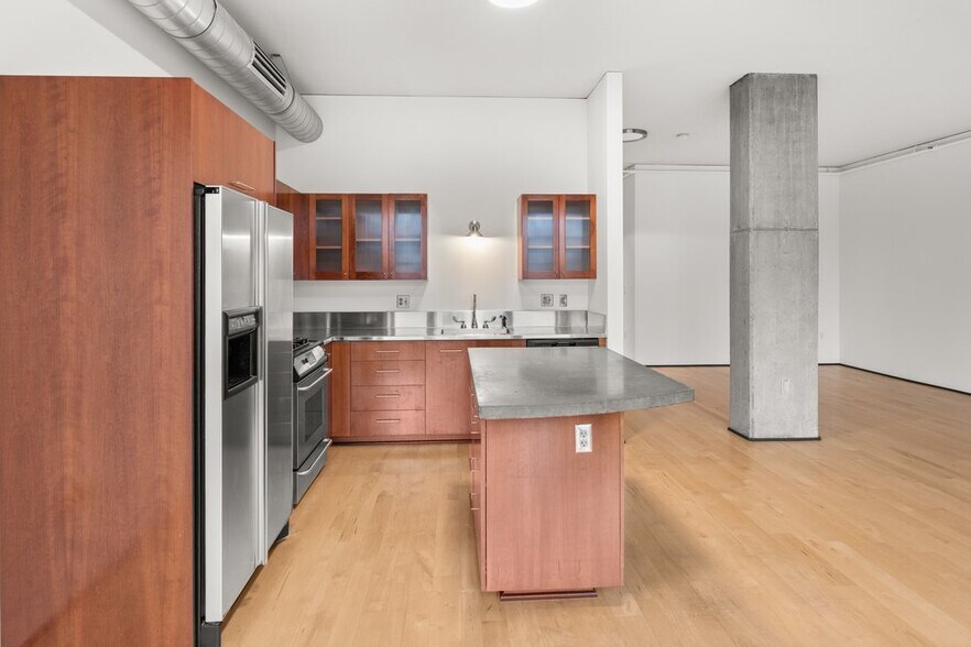 Building Photo - 420 NW 11th Ave