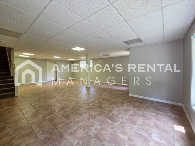 Building Photo - Deposit Pending! - Private Estate Living on Over 3 Acres! Available to view NOW!