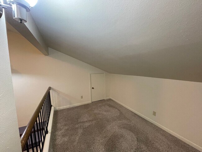 Building Photo - 10101 Carlsbad Dr