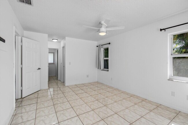 Building Photo - 4760 Bison St