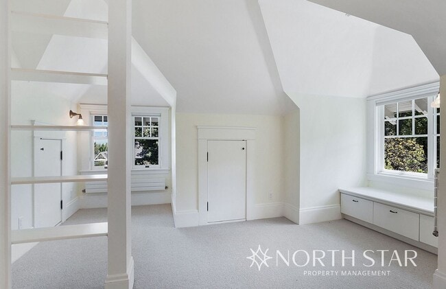 Building Photo - Live in a National Historic Home