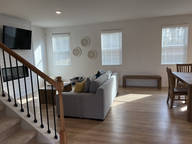 Building Photo - 218 Lookout Dr