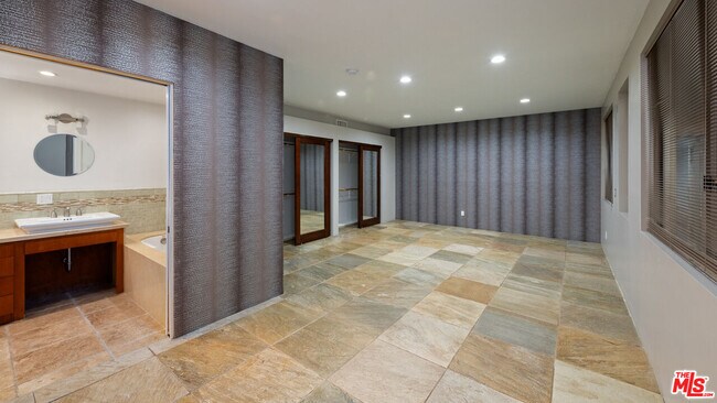 Building Photo - 143 Union Jack Mall