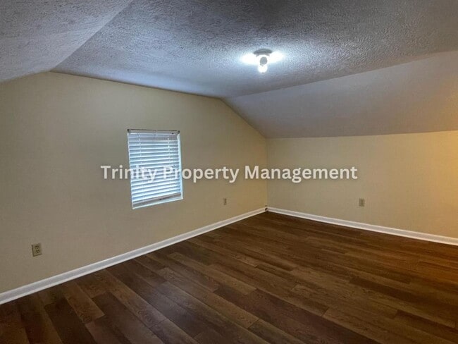 Building Photo - 106 Burton Ave