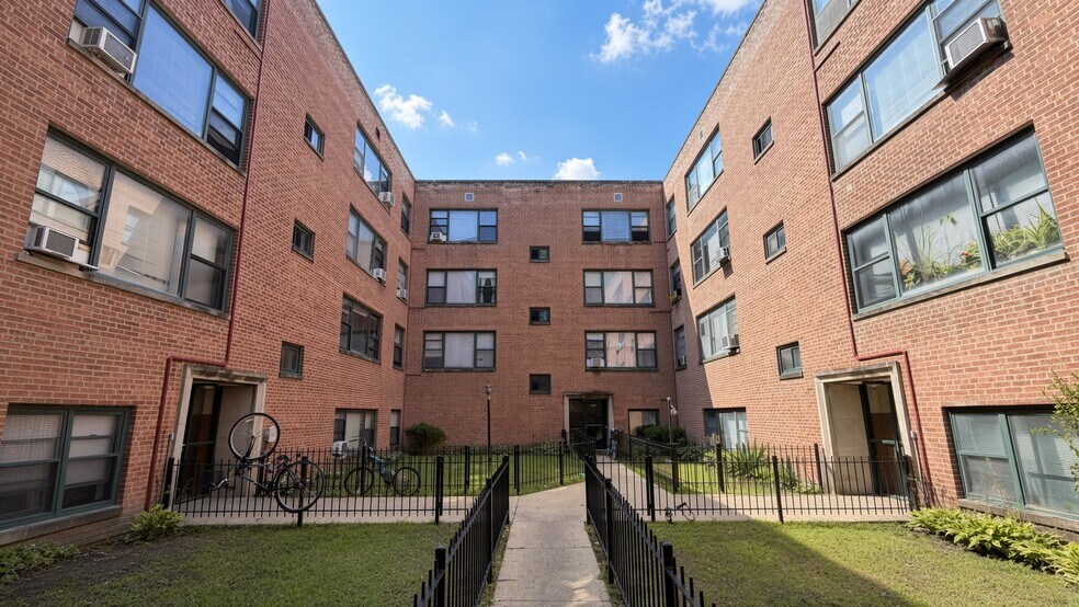 Building Photo - 2839 W Rosemont Ave