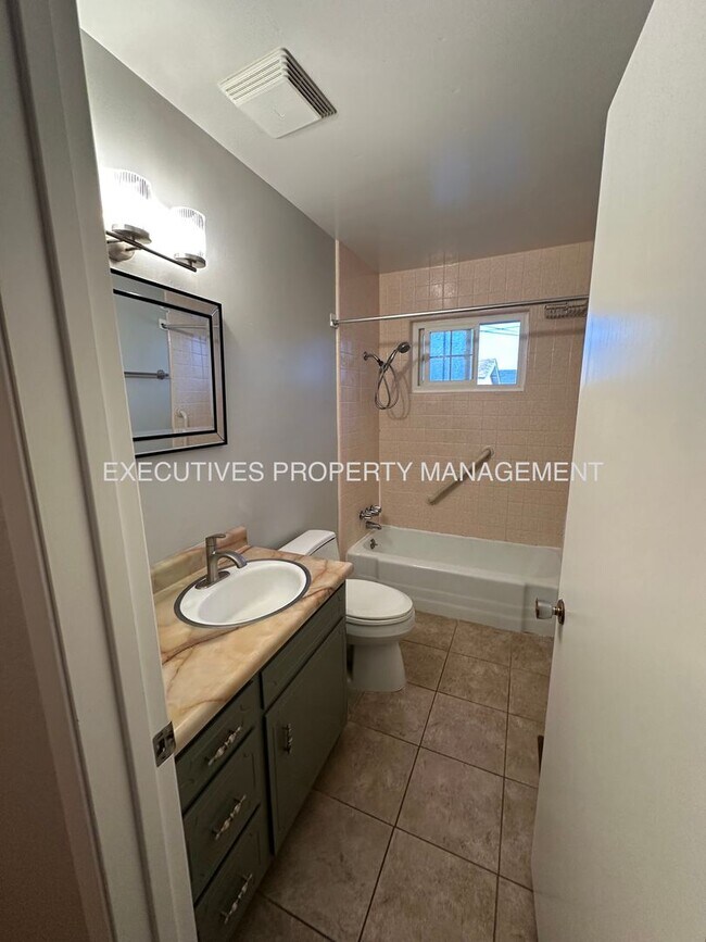 Building Photo - 3220 Dakota St