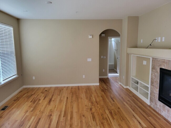 Building Photo - Dancing Willows - 2 Bedroom, 2 Bathroom Condo (11LO#101)