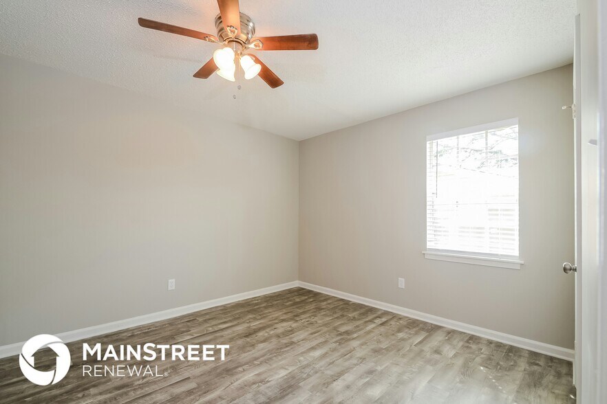 Building Photo - 541 Closhire Ln