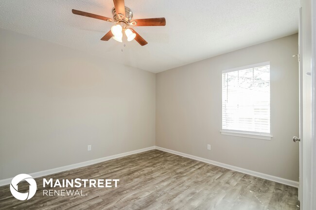 Building Photo - 541 Closhire Ln