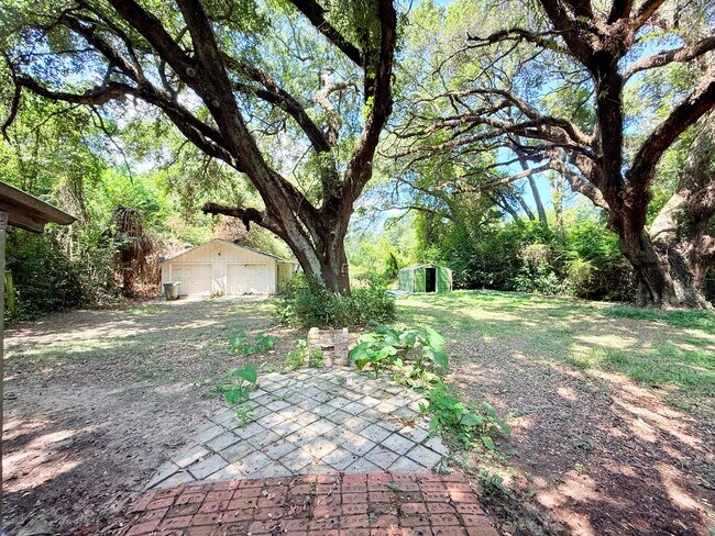 Building Photo - Charming All Brick Home - Spacious Backyard