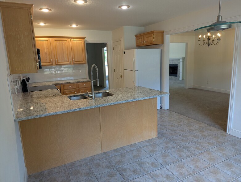 Building Photo - 702 Tunbridge Dr