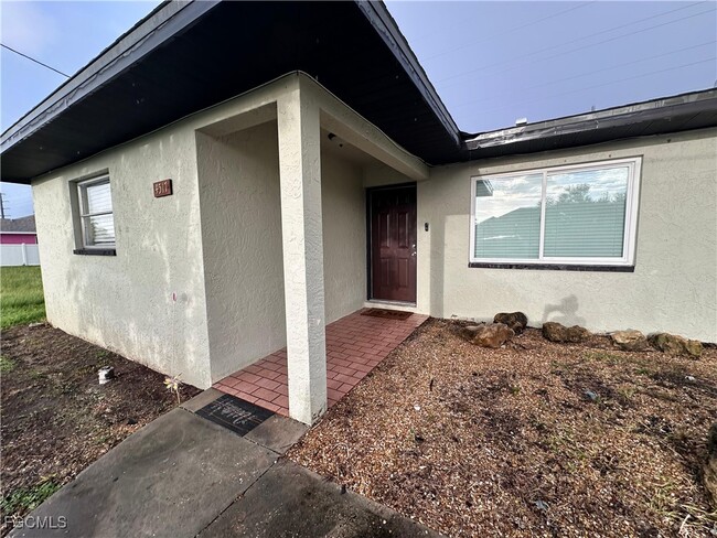 Primary Photo - 4517 SW Santa Barbara Pl