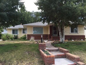 Building Photo - Spacious + Bright 3B Greeley House with Garage!