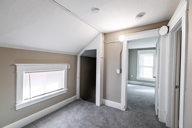 Building Photo - 324 Copeland Ave